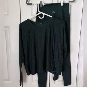Beyond Yoga womens matching set, deep green color. Size Medium